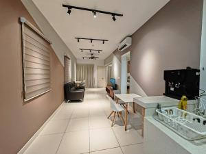 Ruang duduk di Sunway Geo Suites BC0E at Bandar Sunway by Ezprop