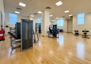 Fitness centrum a/nebo fitness zařízení v ubytování ZAPBED House - Luxury Holiday Homes in Yas Island