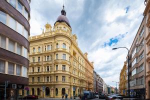 Nespecifikovaný výhled na destinaci Praha nebo výhled na město při pohledu z apartmánu