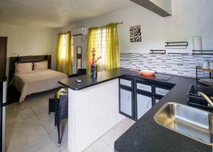 Postel nebo postele na pokoji v ubytování Cattleya Flor Hotel