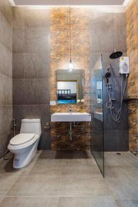a bathroom with a toilet and a sink and a shower at Baninlove Beautiful Pool Villa for family in Nikhom Sang Ton Eng Khuan Phet