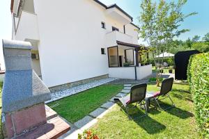 Ogród w obiekcie Apartmani Irena Arvaj