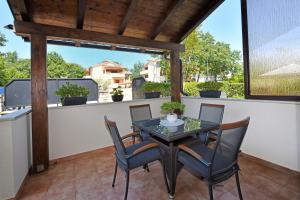 Balkon lub taras w obiekcie Apartmani Irena Arvaj