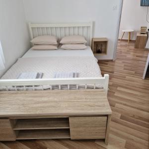 Ένα ή περισσότερα κρεβάτια σε δωμάτιο στο APARTMAN IVA