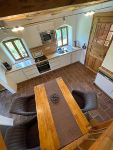 Kuchyň nebo kuchyňský kout v ubytování Ferienhaus Kellerstöckl Dorrer Riegersburg mit Schwimmteich