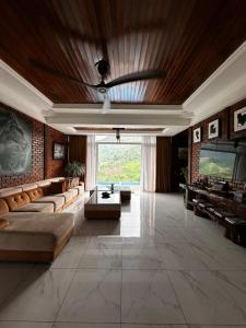 Istumisnurk majutusasutuses Kasturi D Manggis Janda Baik 8BR 4 Storey Bungalow Private Infinity Pool & Gunung Nuang View