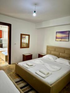 Postel nebo postele na pokoji v ubytování Petrefi Apartments