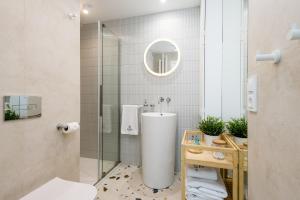 a bathroom with a shower and a toilet and a sink at Kairos Apartments - Loft - darmowy parking, ścisłe centrum in Gliwice +30 photos