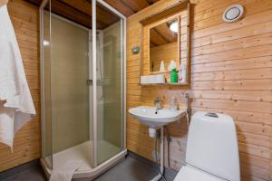 Koupelna v ubytování Kuukkeli Apartments Pikku-Hirvas ja Porotokka