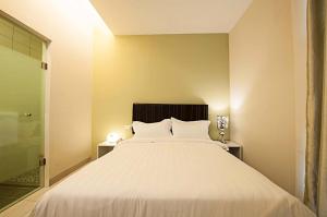 Postel nebo postele na pokoji v ubytování Seven Hotel