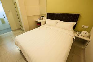 Postel nebo postele na pokoji v ubytování Seven Hotel