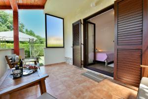 Balkon lub taras w obiekcie Apartmani Irena Arvaj