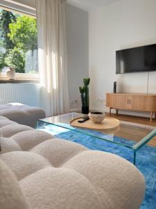 TV a/nebo společenská místnost v ubytování Cozy Apartment Wolke2 mit Balkon