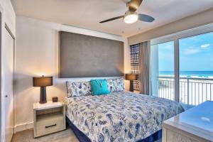 Postel nebo postele na pokoji v ubytování Oceana 203 West + 50 fotografií