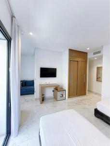 Televízia a/alebo spoločenská miestnosť v ubytovaní Twin Hotel Tanger