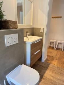 Koupelna v ubytování Cozy Apartment Wolke2 mit Balkon + 70 fotografií