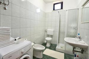Łazienka w obiekcie Apartmani Irena Arvaj