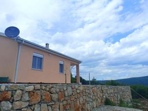 a house on top of a stone wall at House Mala Moskva in Briđe