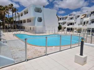 a swimming pool in front of a building at Ocean Pirate in Costa de Antigua
