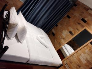 Ένα ή περισσότερα κρεβάτια σε δωμάτιο στο Moonshine hotel