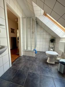 Ένα μπάνιο στο Ferienwohnung Sommerwind