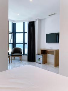 Televízia a/alebo spoločenská miestnosť v ubytovaní Twin Hotel Tanger