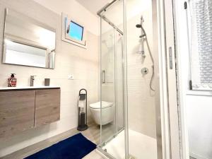 Bilik mandi di Casa indipendente, 500 m dal mare, Wifi, free park