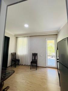 TV a/nebo společenská místnost v ubytování Butichi Guest House + 37 fotografií