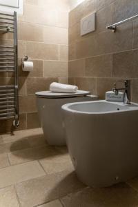 a bathroom with a toilet and a bath tub at Casa Dogana in Gallipoli +4 photos