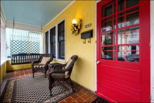 Posedenie v ubytovaní Historic Row Home 1 Block from Gate 1 at USNA