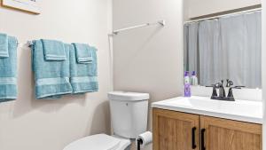 Ένα μπάνιο στο Cozy 1BR w Ocean Views & Parking - OCNJ