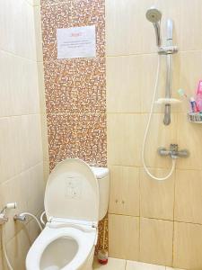 a bathroom with a toilet and a shower at Villa Pondok Ima in Tlekung +5 photos
