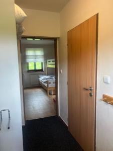 Postel nebo postele na pokoji v ubytování Včelí chata Mirda Pirda