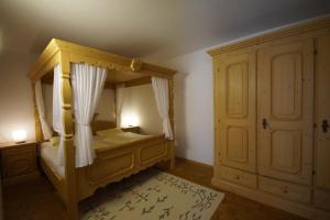 Łóżko lub łóżka w pokoju w obiekcie Hotel Bischofsmütze