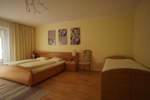 Łóżko lub łóżka w pokoju w obiekcie Hotel Bischofsmütze