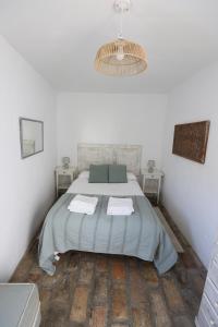 Postel nebo postele na pokoji v ubytování Casa Las Cuadras - Califa Casas Vejer