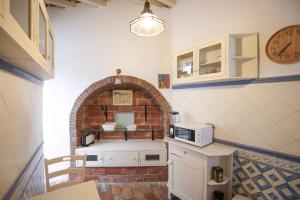 Kuhinja ili čajna kuhinja u objektu Casa Las Cuadras - Califa Casas Vejer