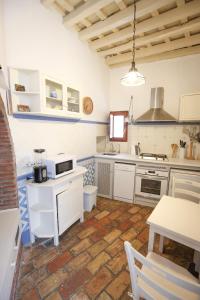 Kuhinja ili čajna kuhinja u objektu Casa Las Cuadras - Califa Casas Vejer