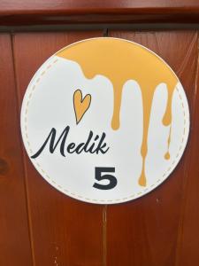 Certifikát, hodnocení, plakát nebo jiný dokument vystavený v ubytování Včelí chata Mirda Pirda