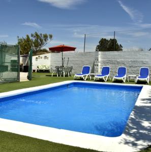 The swimming pool at or close to casa de lucas