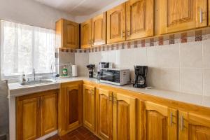 Een keuken of kitchenette bij Apartments Olas Altas Romantic Zone of Puerto Vallarta