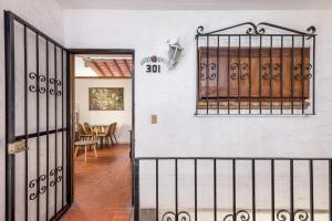 Afbeelding uit fotogalerij van Apartments Olas Altas Romantic Zone of Puerto Vallarta in Puerto Vallarta