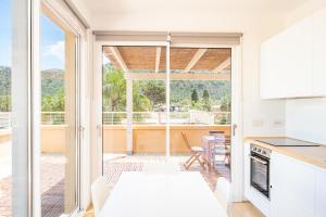 A kitchen or kitchenette at Terrazza Sella Del Diavolo - Vista Mare - WiFi AC
