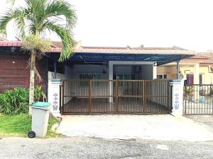 Φωτογραφία από το άλμπουμ του Homestay Nafisah Jasin Height - 3 Bedrooms σε Jasin