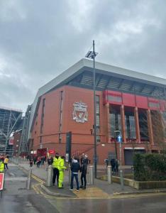 Επισκέπτες που μένουν στο 7 Bed Home - 1 minute walk to Anfield Stadium!