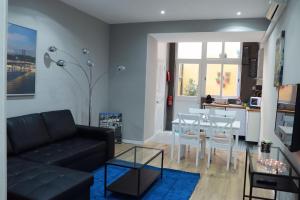 a living room with a black couch and a table at myApartment in Lisbon +6 photos