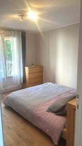 Postel nebo postele na pokoji v ubytování FLC bail mobilité - T3 2 Rooms - pkg - Terrace - Elevator - 7p