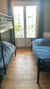 Postel nebo postele na pokoji v ubytování FLC bail mobilité - T3 2 Rooms - pkg - Terrace - Elevator - 7p