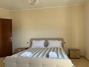 Giường trong phòng chung tại OniRana Apartments