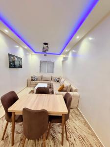 a living room with a table and a couch at Appart N35 COSY CONFORT FAMILY in Marrakech